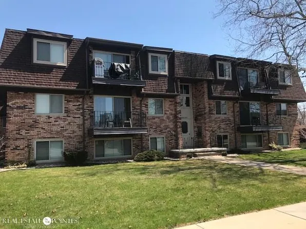 443 Riviera Dr, Saint Clair Shores, MI 48080