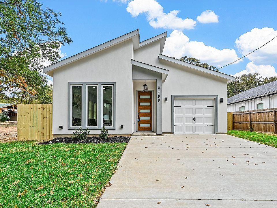 1st image of 2195 Echo Lake Dr