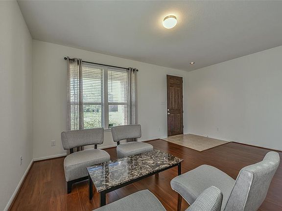 4th image of 3238 Laurel Bend Ln
