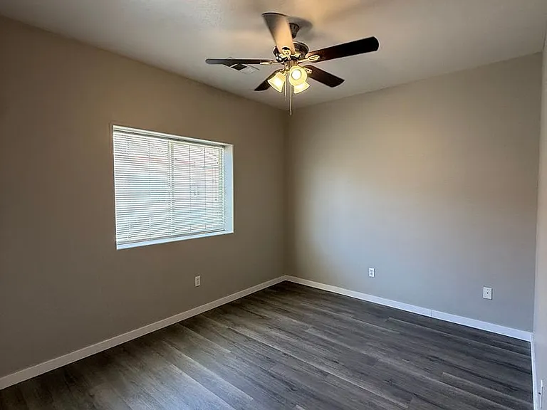 Yellow Meadow Ct 548 — Photo 17