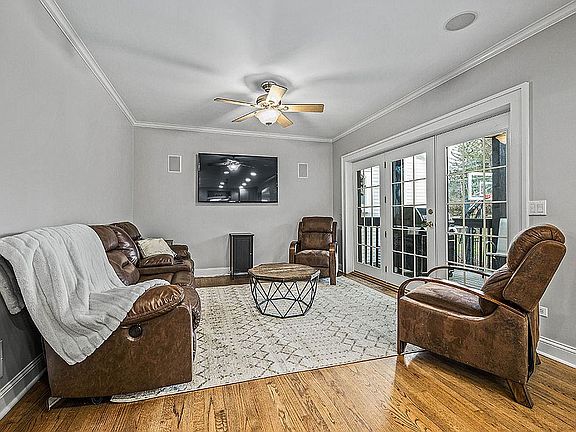 4th image of 4607 Oakwood Ave