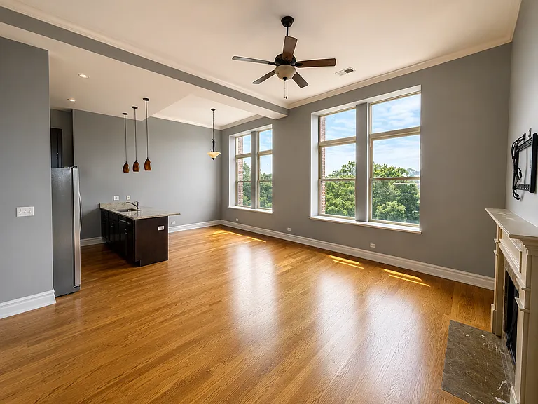 1470 W Carmen Ave #301 — Photo 1