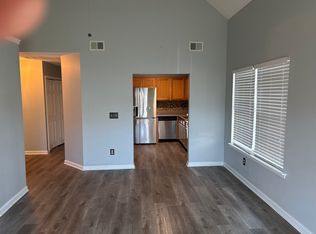 3917 Pinoak View Ct, Louisville, KY 40299