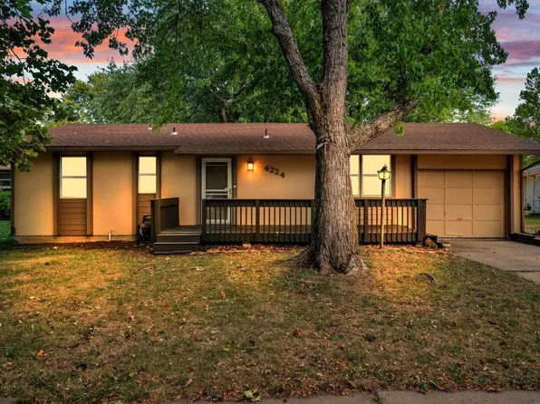 4224 SE Oak Ct, Topeka, KS 66609