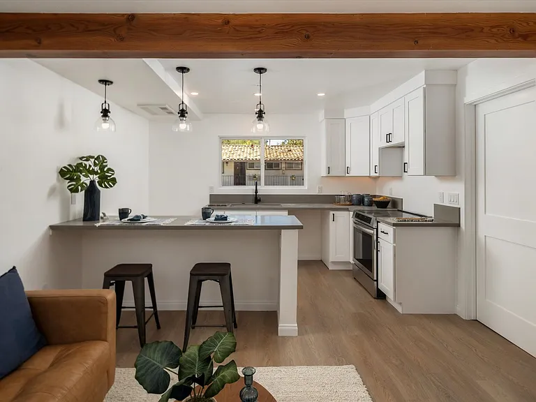427 W Montecito St — Photo 37
