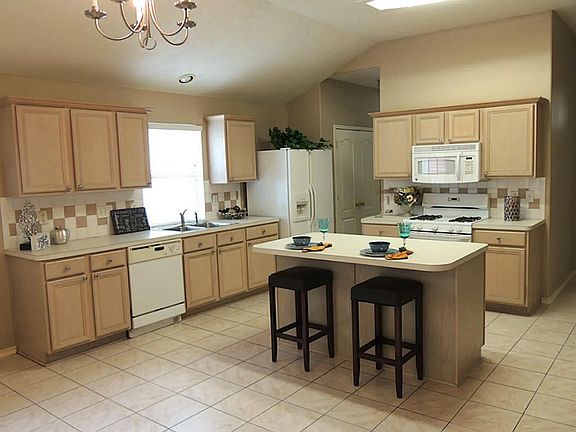 5th image of 614 Canyon Crest Dr