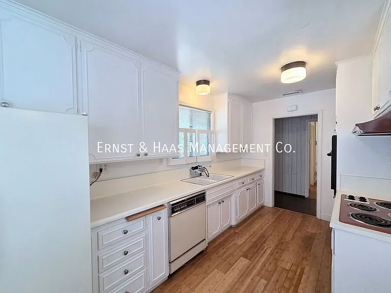 2080 Senasac Ave — Photo 10