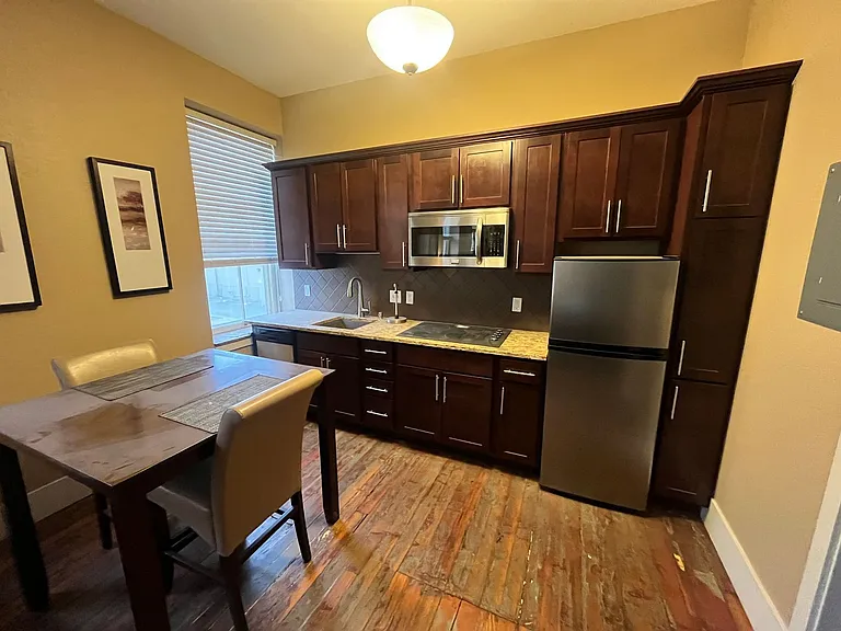 529 S Gilbert St — Photo 1