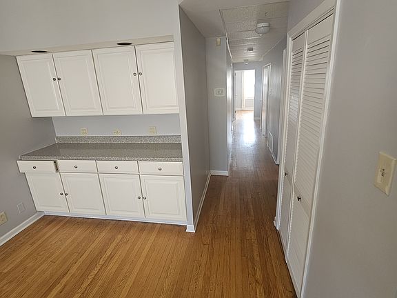 4th image of 902 S Oak Park Ave #2