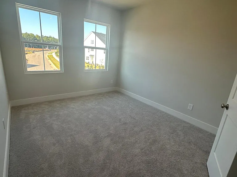 9704 Munsing Dr — Photo 11