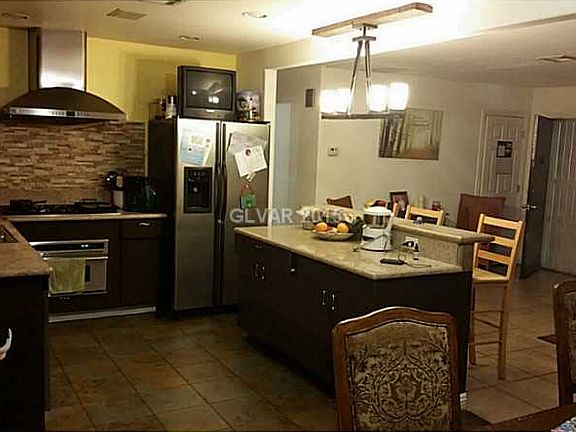4th image of 1217 Fay Blvd
