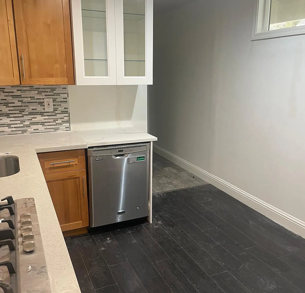 2 bed, 725 sqft, $2,400 — Photo 3