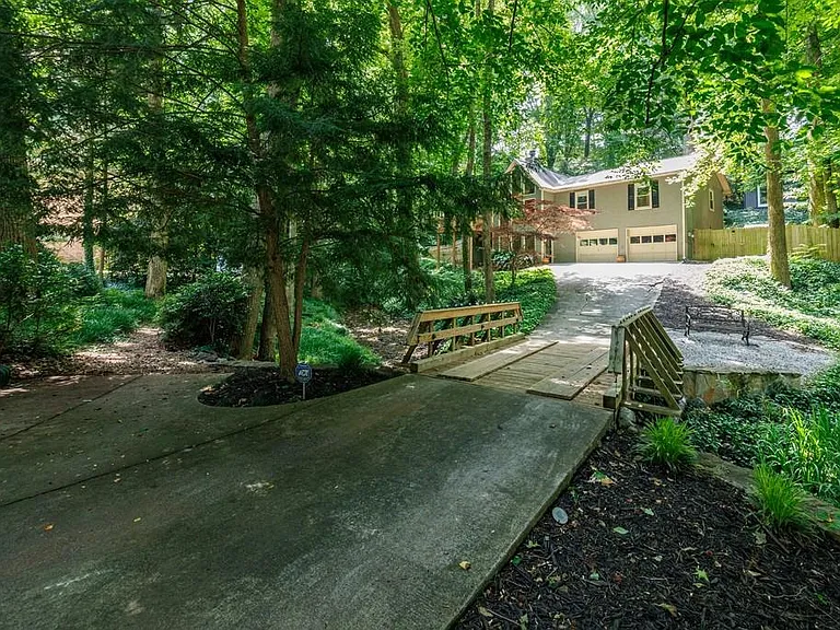 102 Vanessa Dr SE — Photo 34