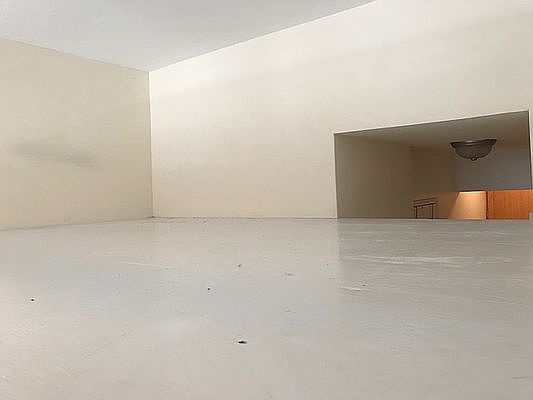 4th image of 107 E 10th St APT 1B