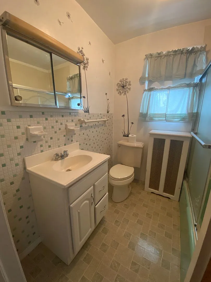 Gorgeous 3-Bedroom Apartment in Havertown! Available mid-September! — Photo 3