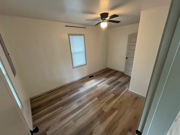 105 Lakeview St — Photo 8