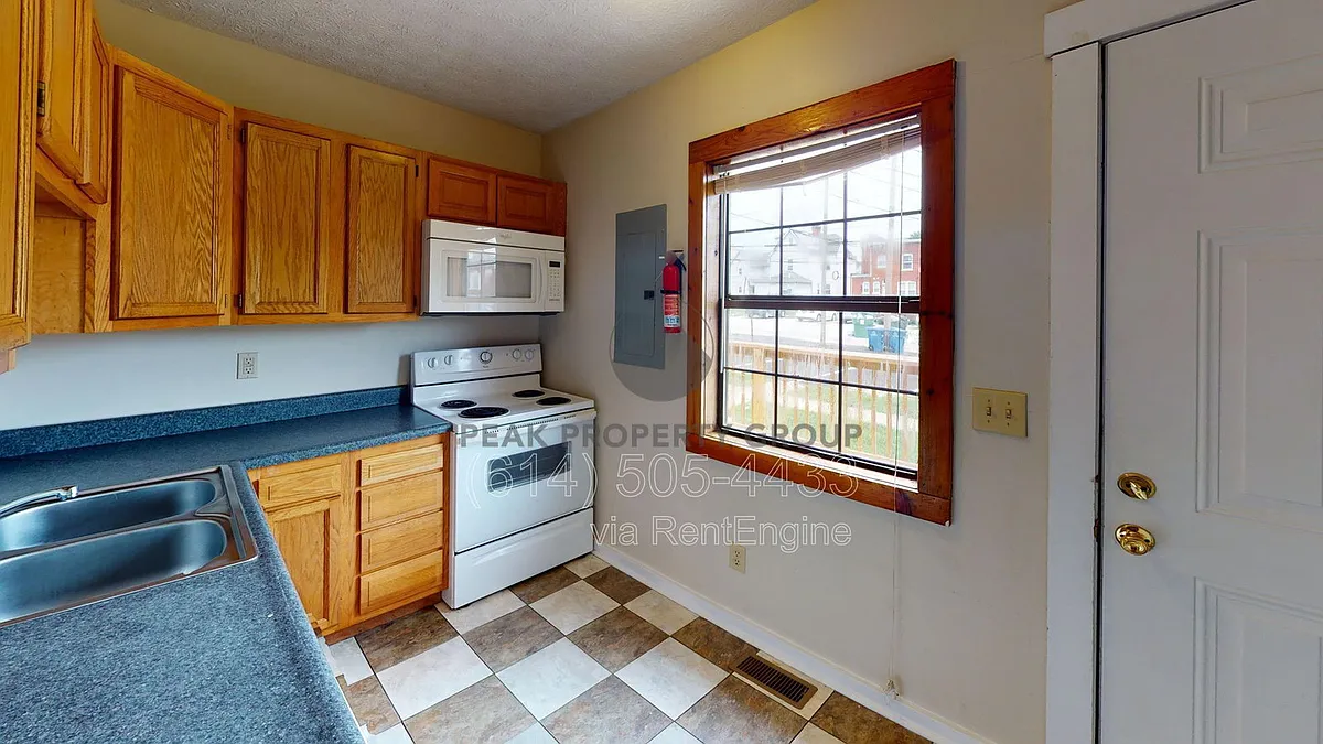 Building Photo - 1366 Indianola Ave