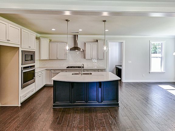 3rd image of 116 Crested Coral Dr