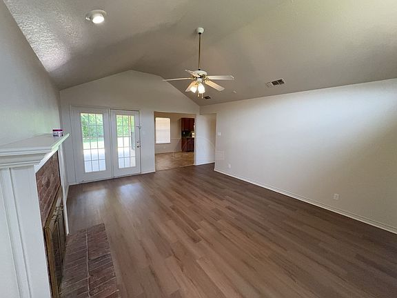 4th image of 1001 Clairidge Ave