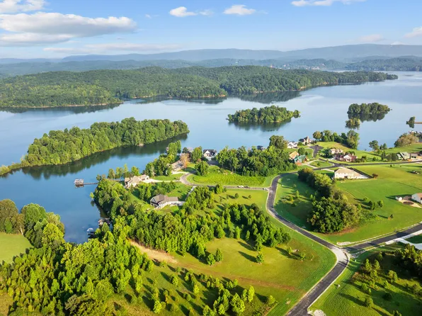 600 W Shore Dr, Rockwood, TN 37854