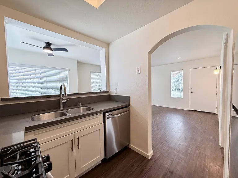 Mansfield Terrace Apartments — Photo 38