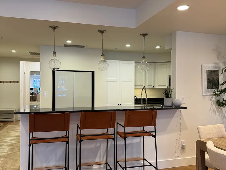 40 College St #207 — Photo 12