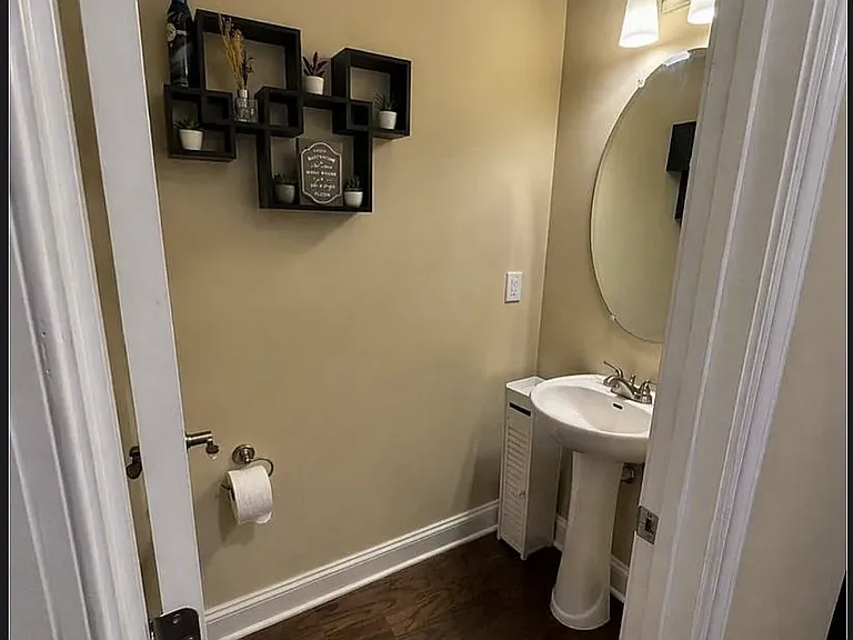 2238 Deyerle Ave — Photo 19