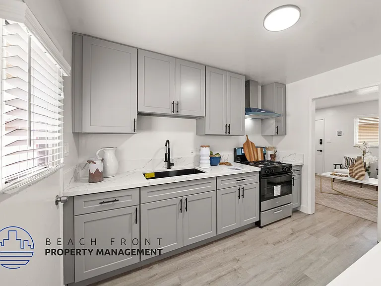 870-899 S.Philadelphia St. — Photo 1