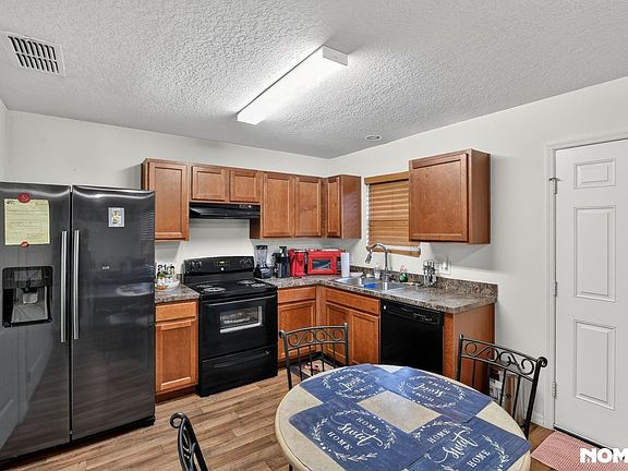 3rd image of 926 SE Waco Blvd