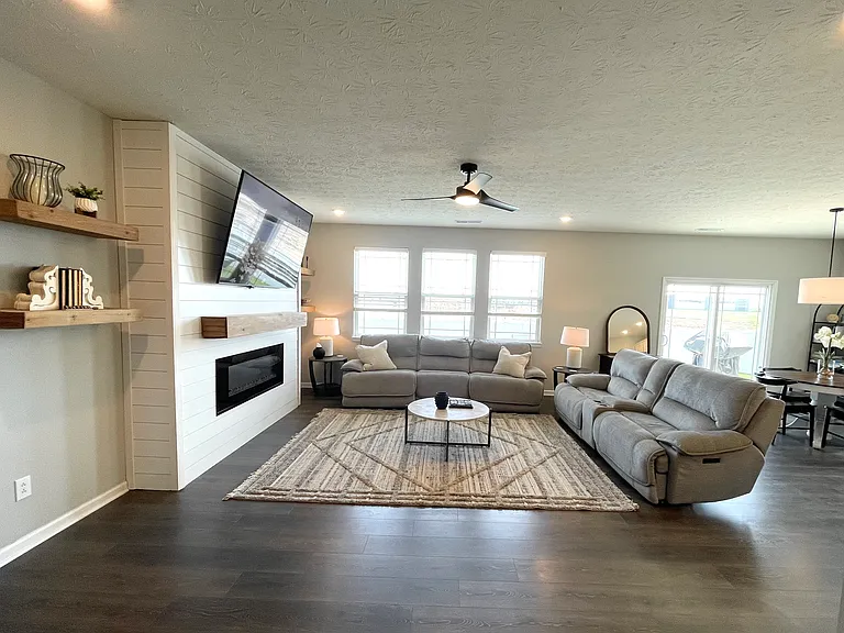 141 Thorpe Dr — Photo 6