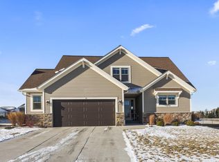 76 Weston Ridge Rd, Oconomowoc, WI 53066
