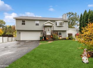 36901 N Oakwood Dr, Lake Villa, IL 60046
