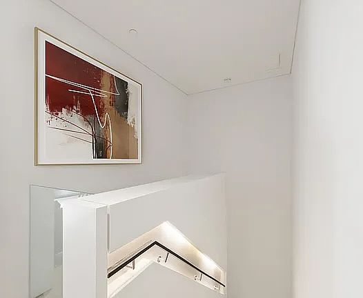 3rd image of 522 W 29th St #A