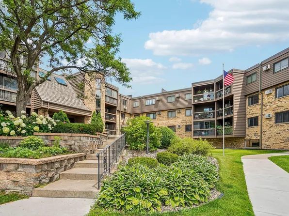 999 41st Ave NE APT 302, Columbia Heights, MN 55421