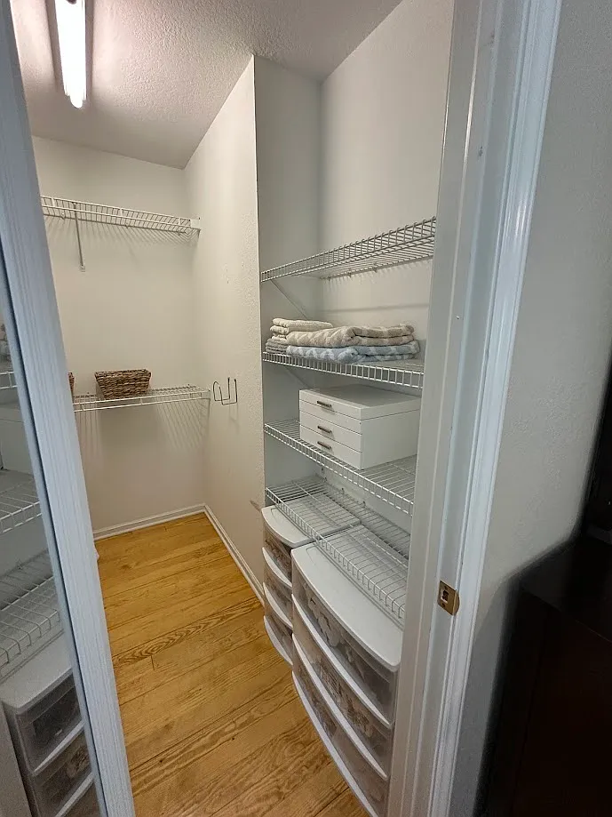4 bed, 3.5 bath, 2388 sqft, $4,600 — Photo 4