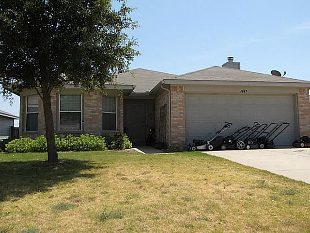 1st image of 1017 Live Oak Dr
