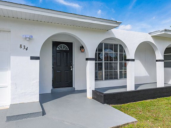 4th image of 834 SE Festivo Court