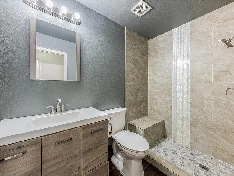 207 Baldwin St — Photo 14