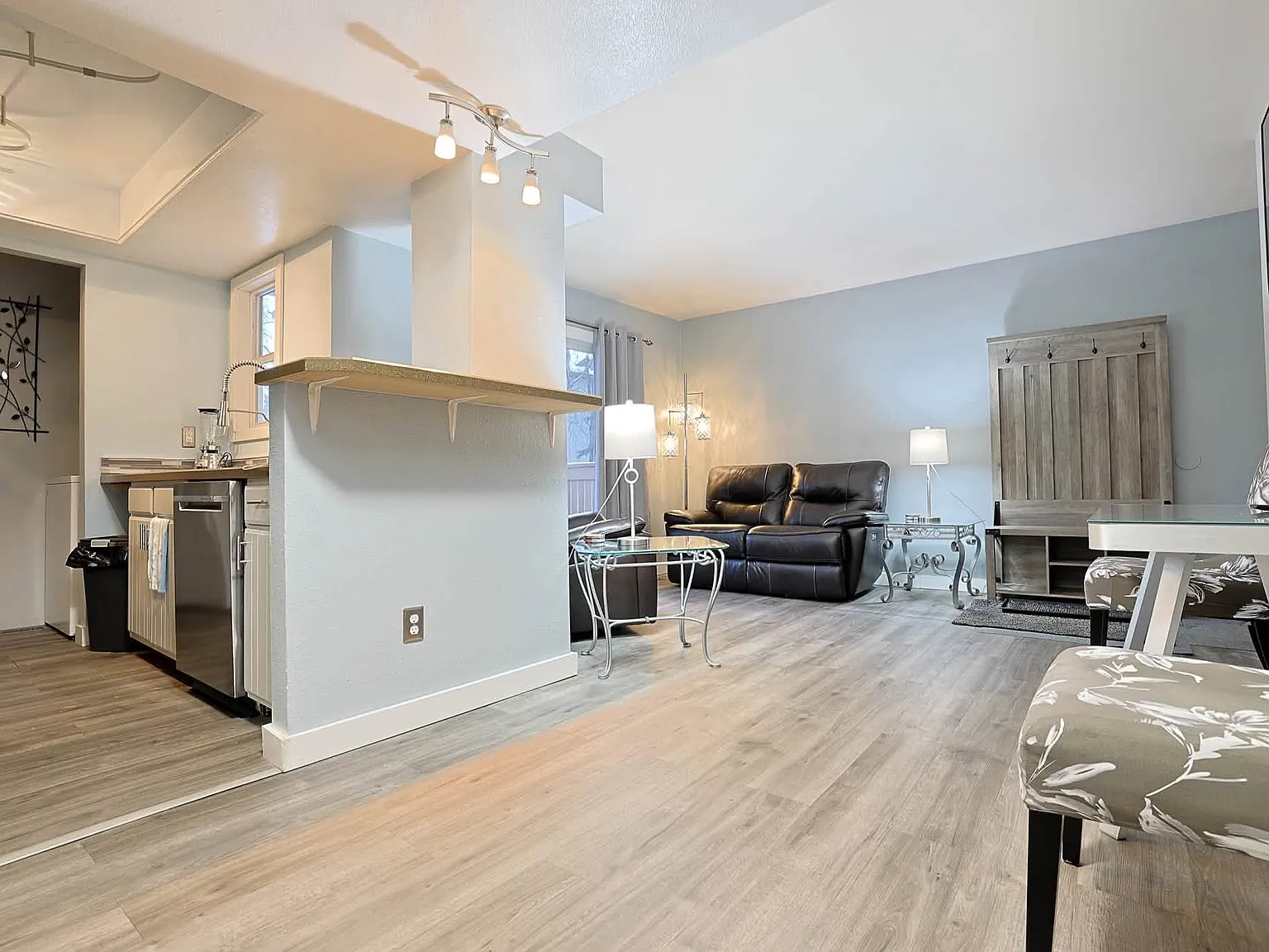 Huntsmen Cir, Anchorage — Photo 1