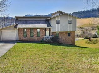 19 Sun Up Ln, Candler, NC 28715