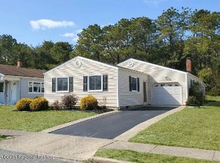 387 Costa Mesa Dr, Toms River, NJ 08757