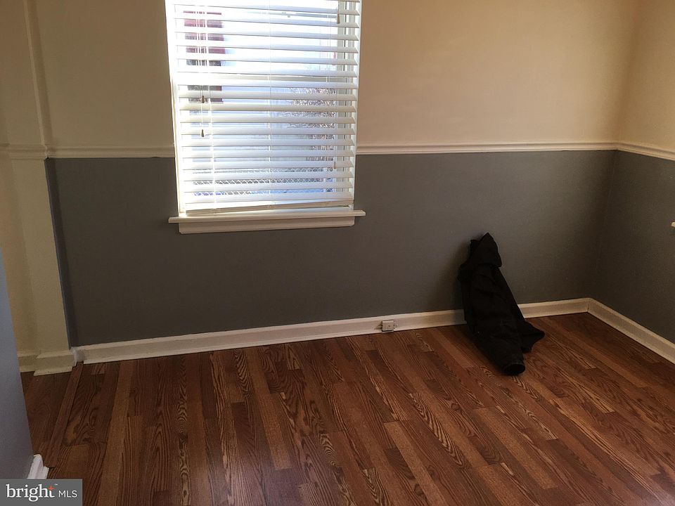 2nd image of 125 Park Ave
