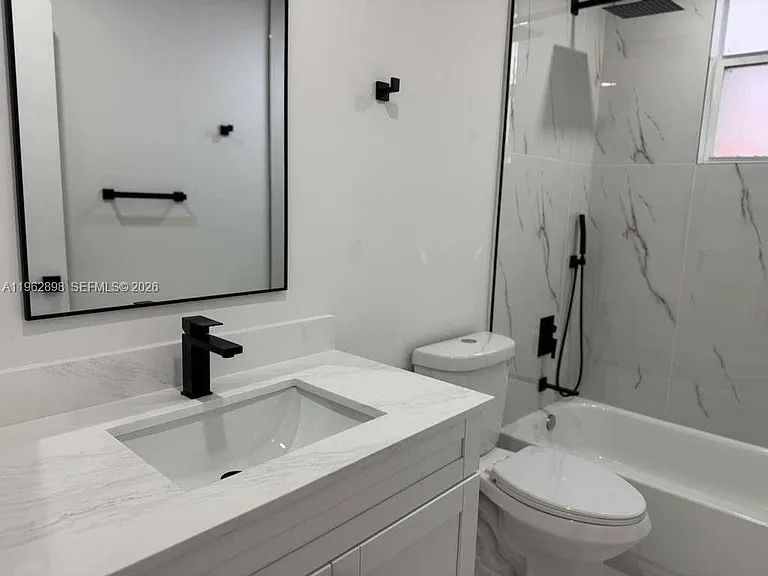 2425 SW 6th St #7 — Photo 12