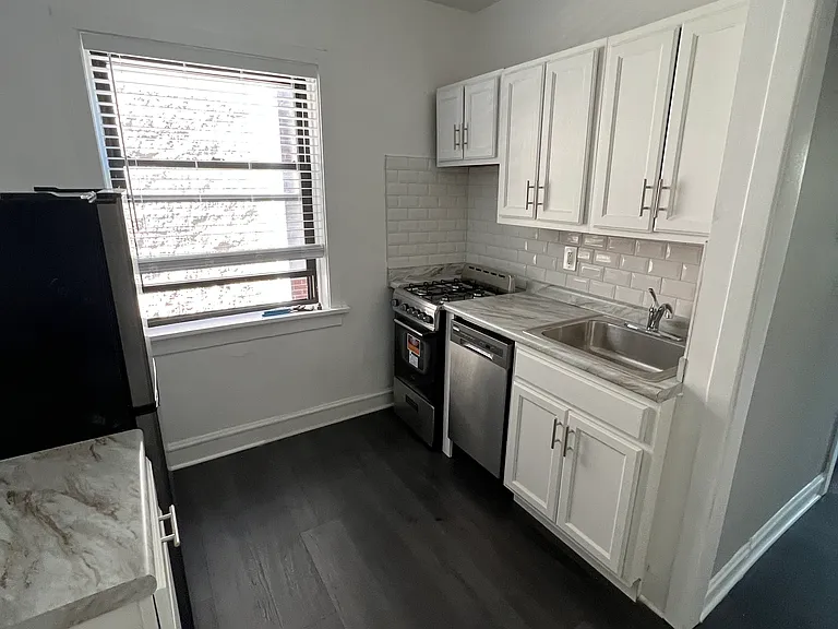 815-823 West Bradley — Photo 3