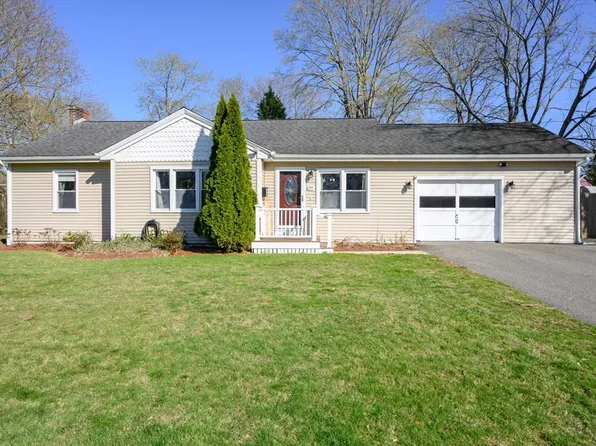 59 School St, Middleboro, MA 02346