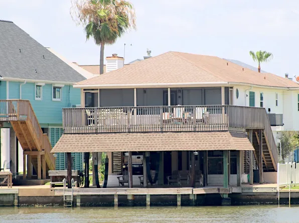 238 Bamaku Bnd, Tiki Island, TX 77554