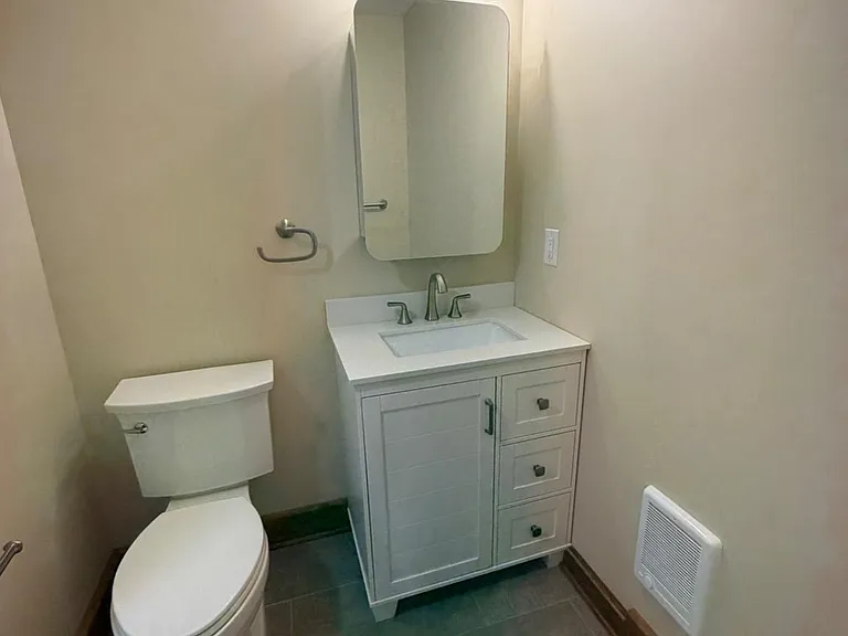 121 E Union St — Photo 35