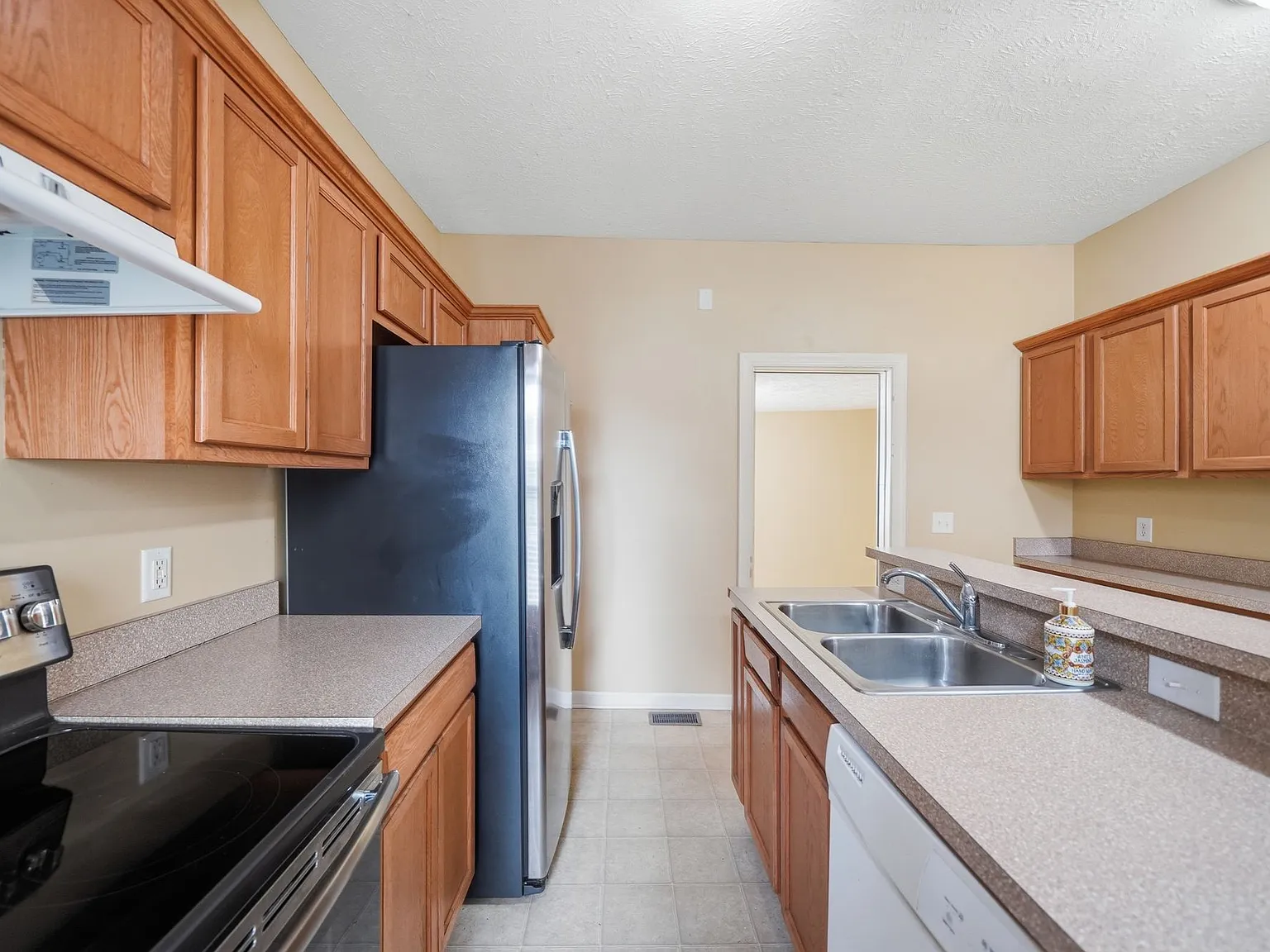 3 bed, 1300 sqft, $1,950 — Photo 2