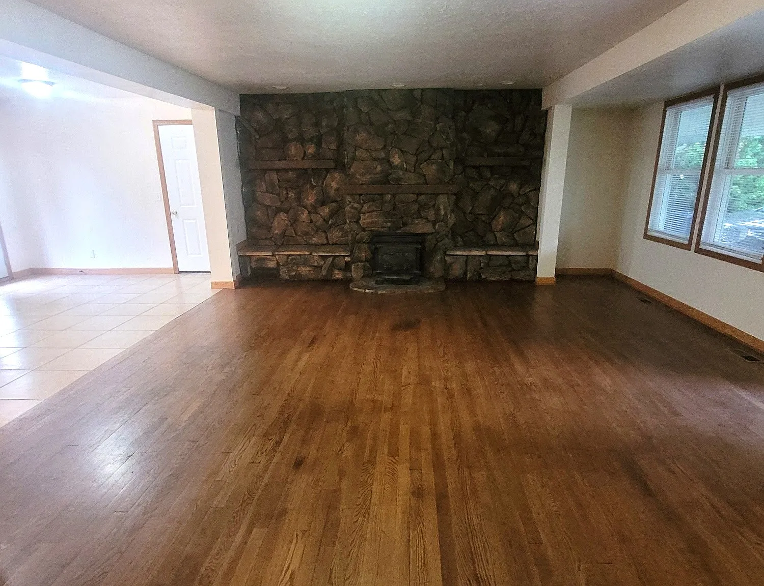 2 bed, 1035 sqft, $1,575 — Photo 3