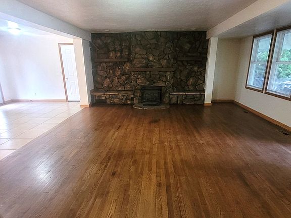 3rd image of 704 W 27th Ave